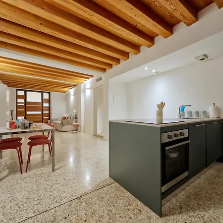 Apartment - Lovely In The Center!